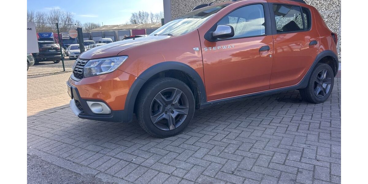 Dacia Sandero 101.500 km 7.500 &euro; Lübeck 23556