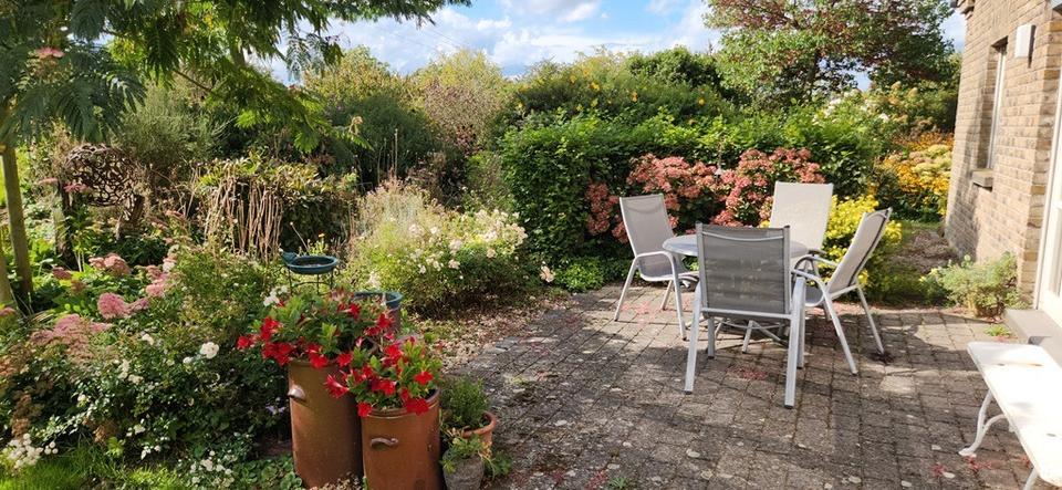 IM EINKLANG MIT DER NATUR Hochwertiges Einfamilienhaus mit Traumgarten zimmer