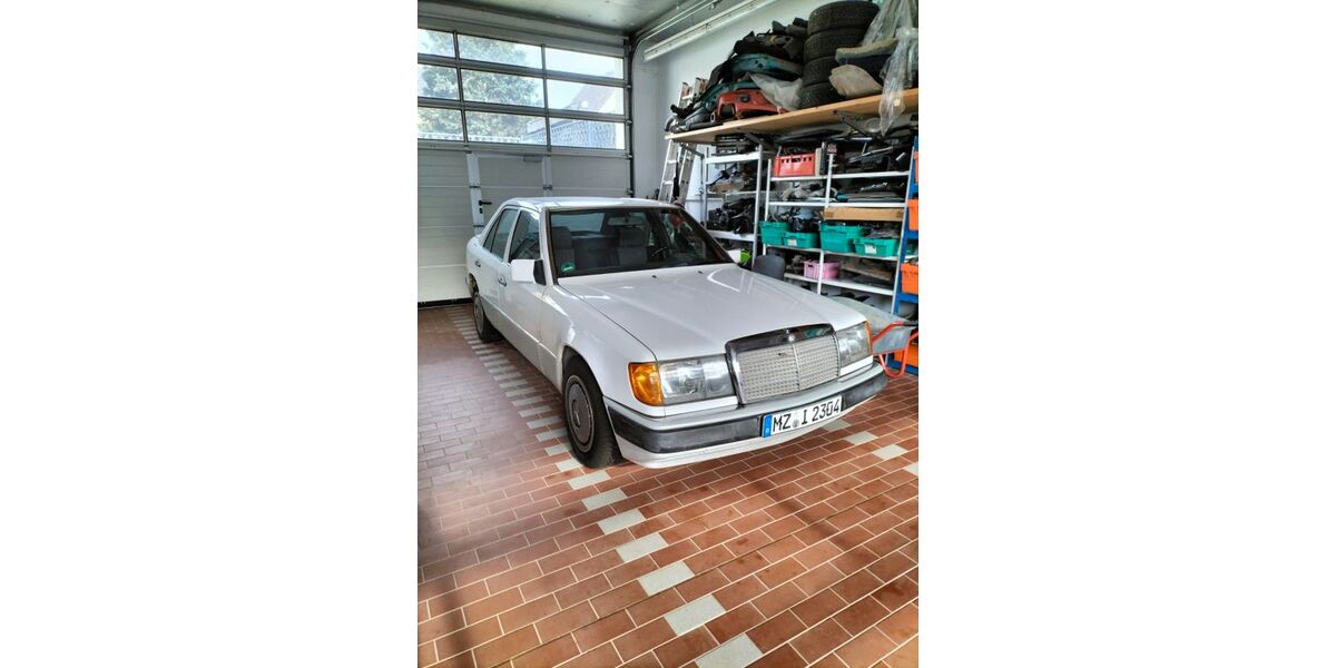 Mercedes-Benz 230 114.397 km 5.900 &euro; Ockenheim 55437