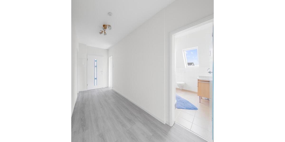 Helle schön geschnittene 4-Zi. Dachgeschoss-Wohnung 4 zimmer