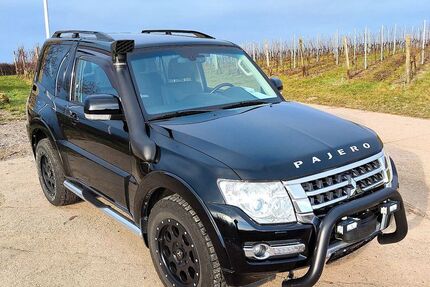 Mitsubishi Pajero 54.000 km 39.890 &euro; Wallertheim 55578