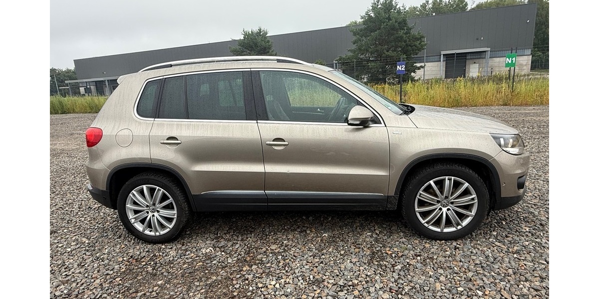 VW Tiguan Sport & Style Panorama BM -T Navi 1.Hand 95.150 km 11.900 &euro; Berlin 10247