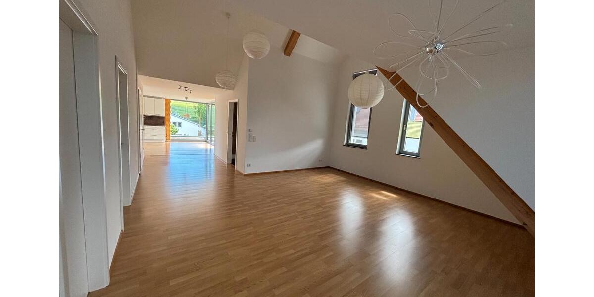 Dachgeschoßwohnung Hochdorf - 3.5 Zimmer, 95 m&sup2;, 1.100&euro; | Angebot:26649618