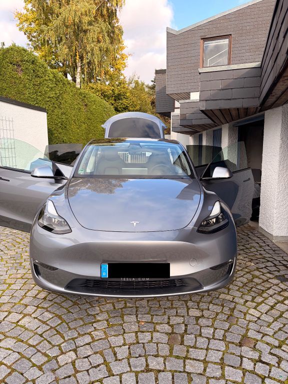Tesla Model Y 26.600 km 42.400 € Baierbrunn 82065