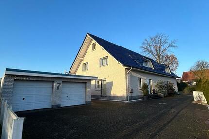 Charmantes Doppelhaus in zentraler Lage mit Garten 9 zimmer