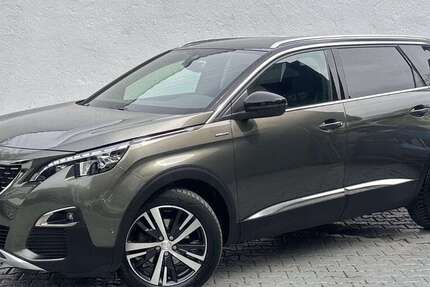 Peugeot 5008 102.000 km 17.990 &euro; München 81243