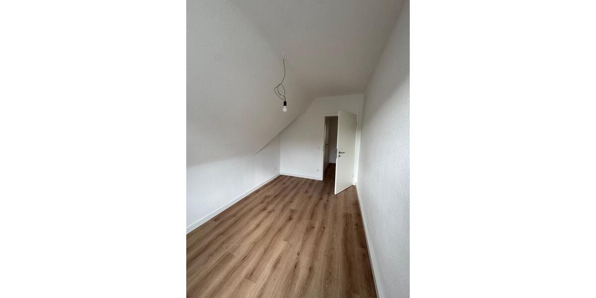 Dachgeschoßwohnung Siegen - 4 Zimmer, 67 m&sup2;, 650&euro; | Angebot:26587523