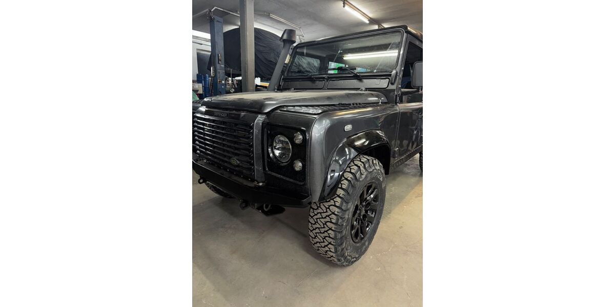 Land Rover Defender 241.500 km 33.900 &euro; Tuntenhausen 83104