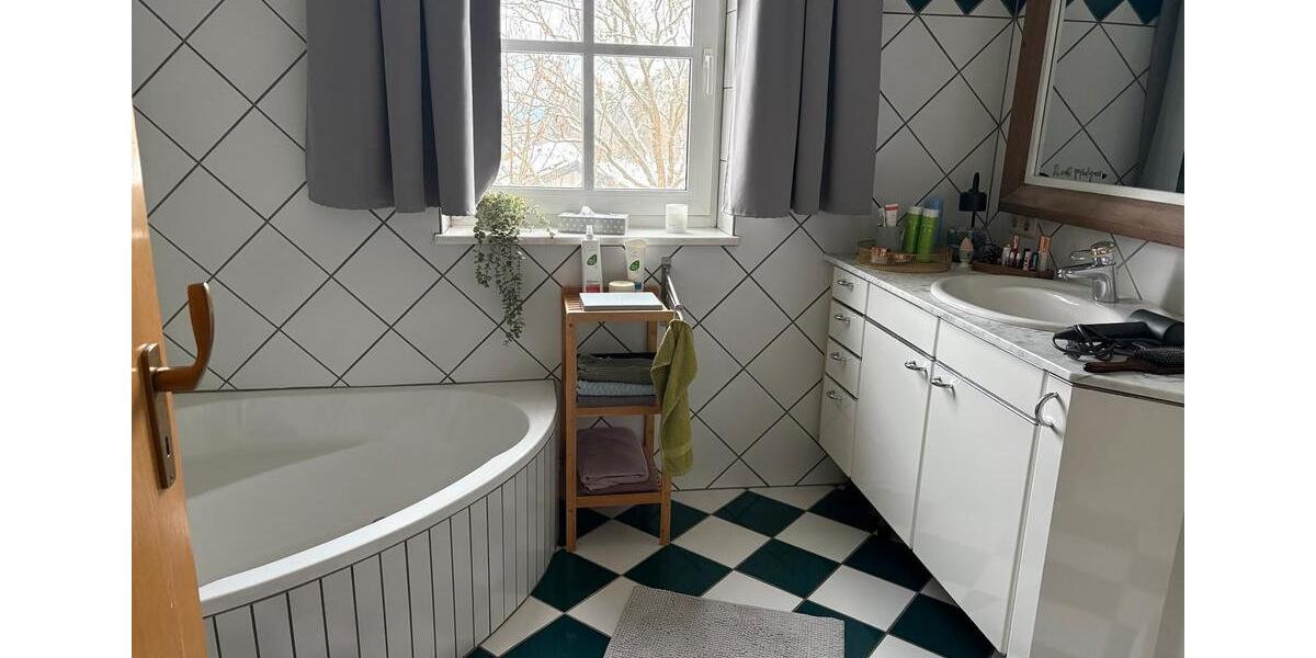 Dachgeschoßwohnung Schwarzenfeld - 3 Zimmer, 75 m&sup2;, 700&euro; | Angebot:26498618