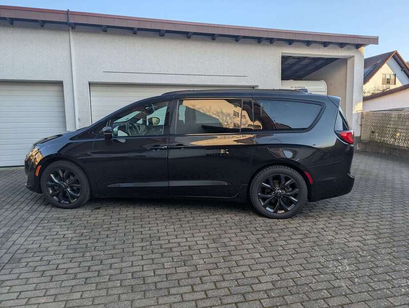Chrysler Pacifica 55.000 km 37.900 € Ortenberg 63683