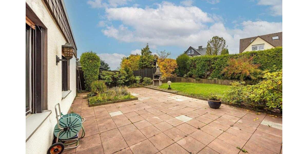 Winkelbungalow mit Einlieger, Doppelgarage, Photovoltaik und schönem Garten 6 zimmer