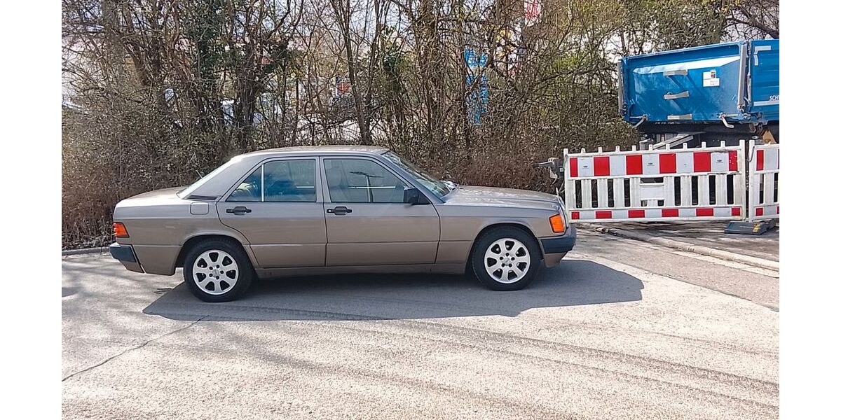 Mercedes-Benz 190 134.896 km 3.900 &euro; Ansbach 91522