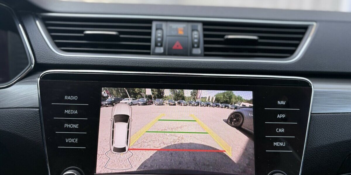 Skoda Superb 2.0 TDI Ambition KAMERA/NAVI/CARPLAY/DSG 52.484 km 25.800 &euro; Villingen-Schwenningen 78054