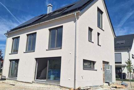 Haus Neufahrn bei Freising Neufahrn - 6 Zimmer, 184 m&sup2;, 3.600&euro; | Angebot:24904374