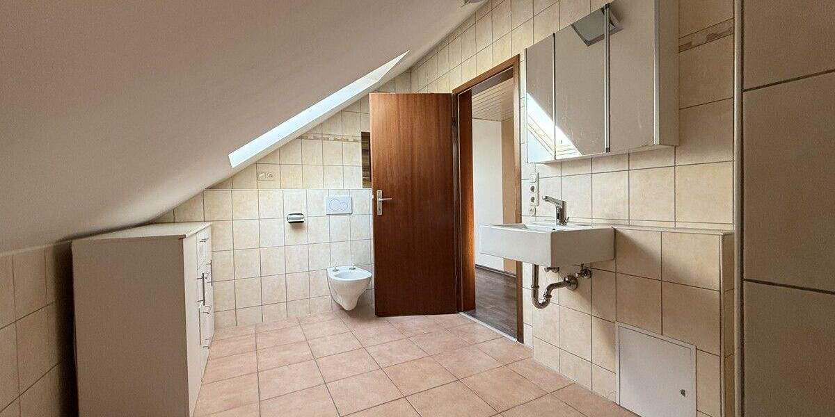 Etagenwohnung Nittendorf - 5 Zimmer, 112 m&sup2;, 299.000&euro; | Angebot:25744417