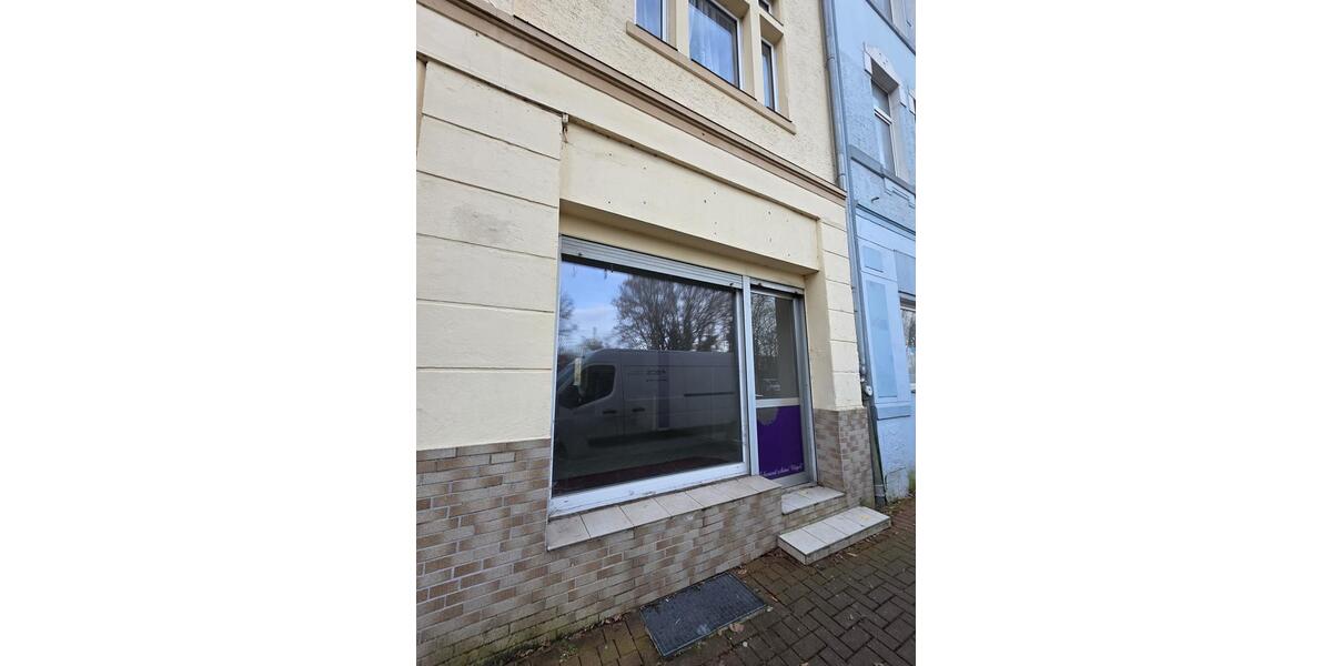 Zur Vermietung steht eine ca. 40 m² große Gewerbeeinheit in zentraler Lage von Lehrte, nur wenige Gehminuten vom Bahnhof entfernt. Die Einheit befindet sich im Erdgeschoss eines gepflegten... zimmer