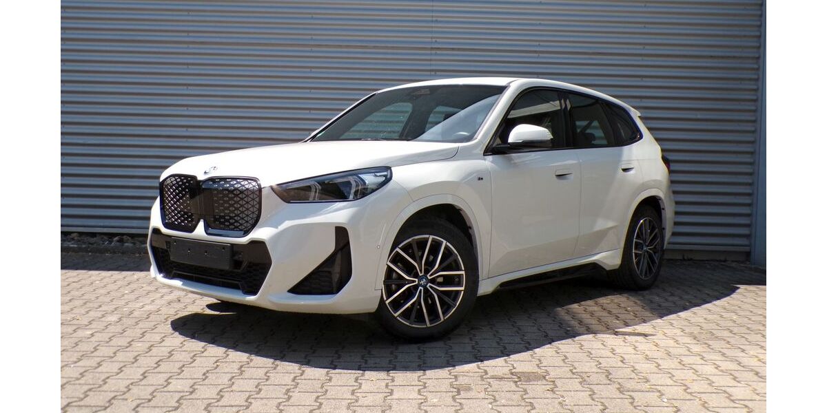 BMW iX1 41.846 km 38.495 &euro; Bietigheim-Bissingen 74321