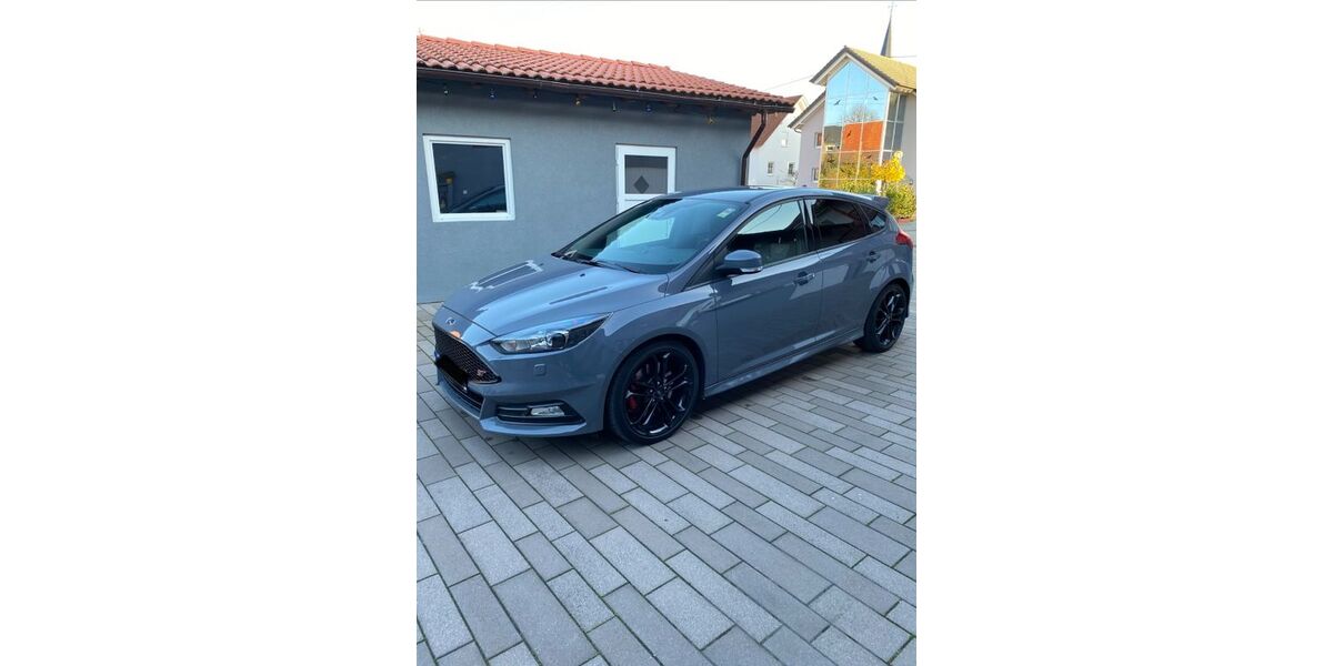 Ford Focus 110.000 km 15.990 &euro; Vaihingen an der Enz 71665