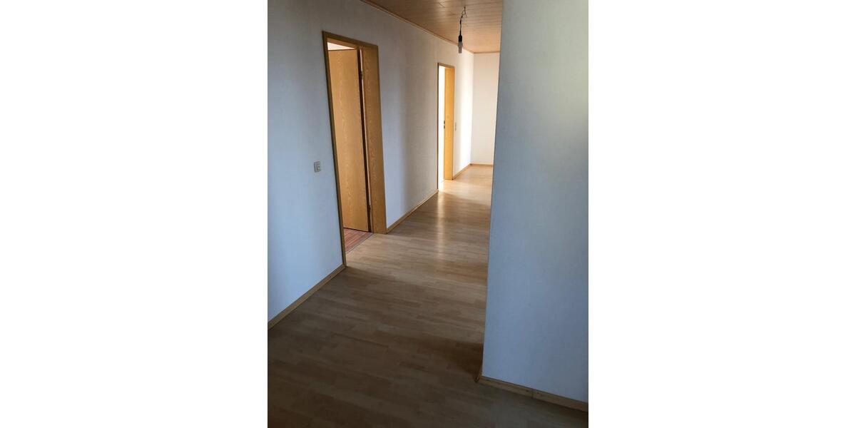 Dachgeschoßwohnung Langenzenn - 3 Zimmer, 77 m&sup2;, 740&euro; | Angebot:25368752