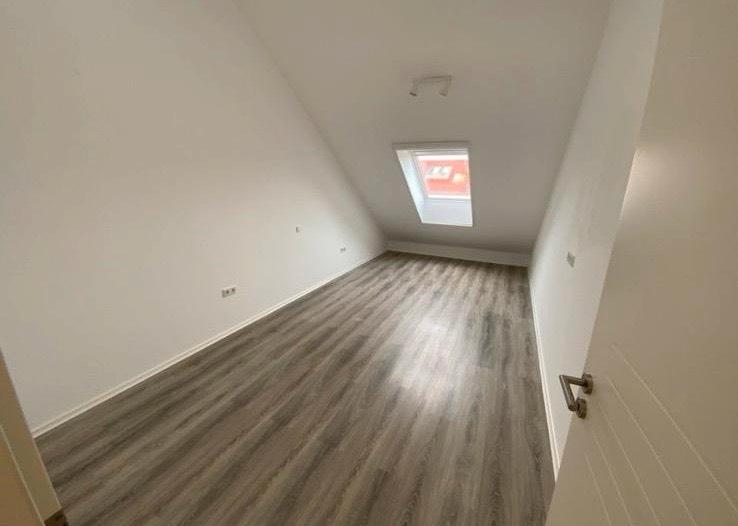 Dachgeschoßwohnung Esens - 1 Zimmer, 65 m&sup2;, 600&euro; | Angebot:25398189