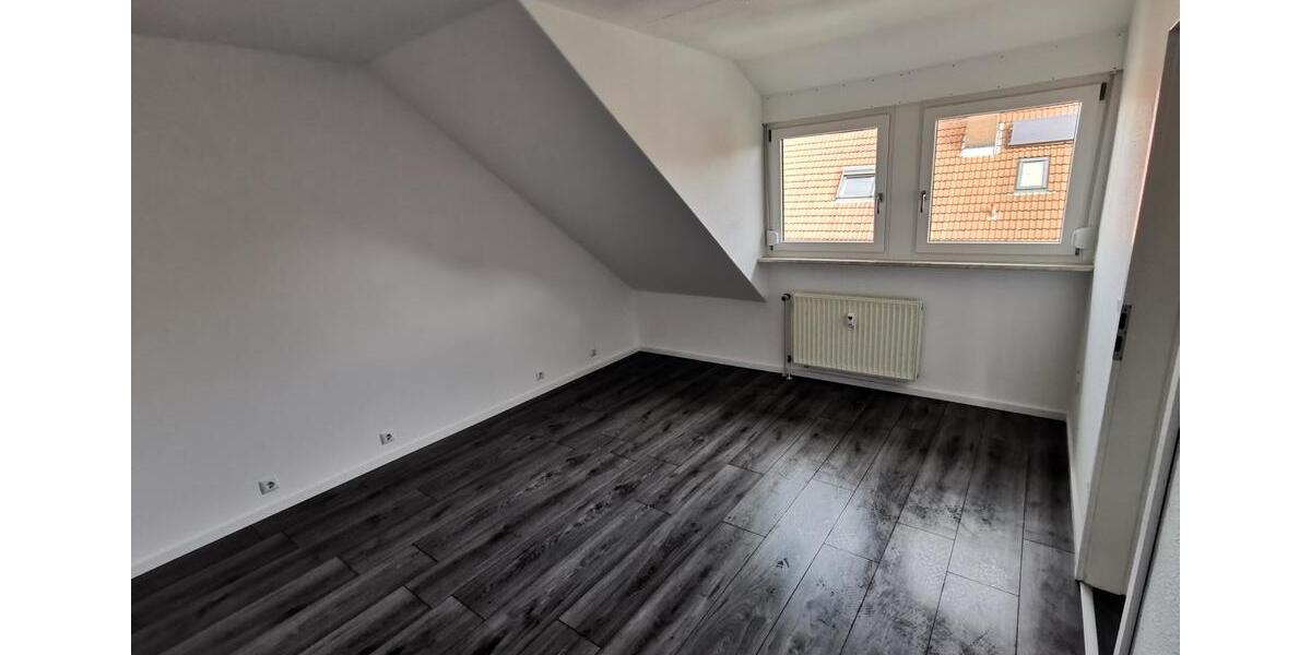 Dachgeschoßwohnung Nürnberg Eibach - 3.5 Zimmer, 79 m&sup2;, 980&euro; | Angebot:25509720