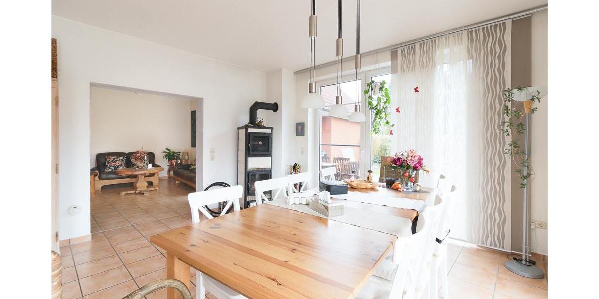 ***2 Wohn- und 2 Geschäftshäuser auf 2.234 m² großem Grundstück*** - Mehrfamilienhaus, Wohnhaus Ostrhauderfehn | Angebot:22307242