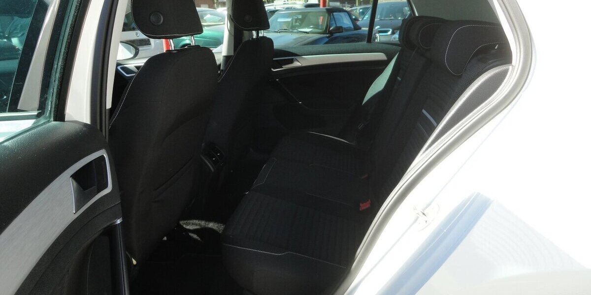 VW Golf Cup 1,4 DGS, Klimatr.SHZ.PDC V+H / HU neu 147.000 km 9.999 &euro; Neuss 41462