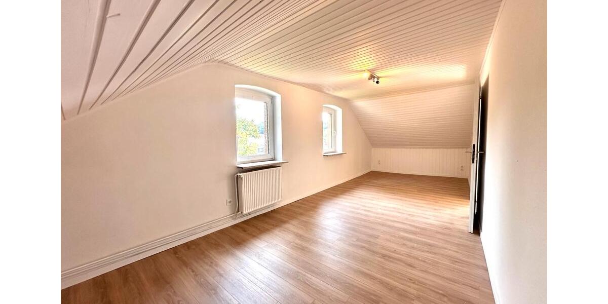 Doppelhaushälfte Iserlohn - 8 Zimmer, 155 m&sup2;, 1.399&euro; | Angebot:26248494