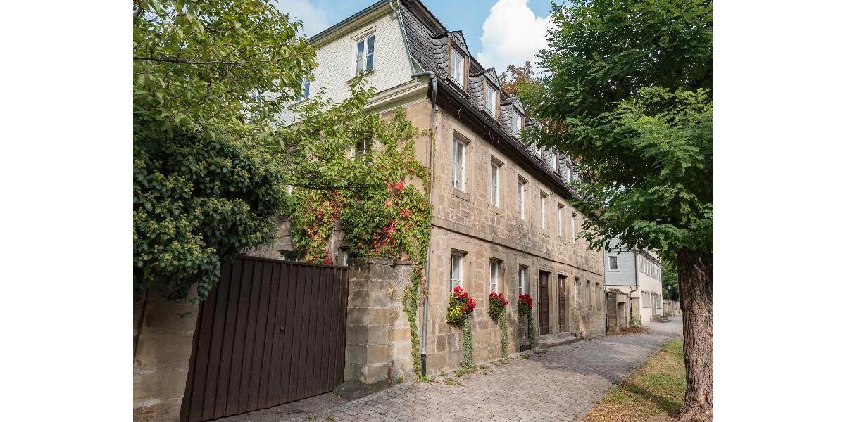 Doppelhaushälfte Öhringen - 9 Zimmer, 285 m&sup2;, 895.000&euro; | Angebot:25147847