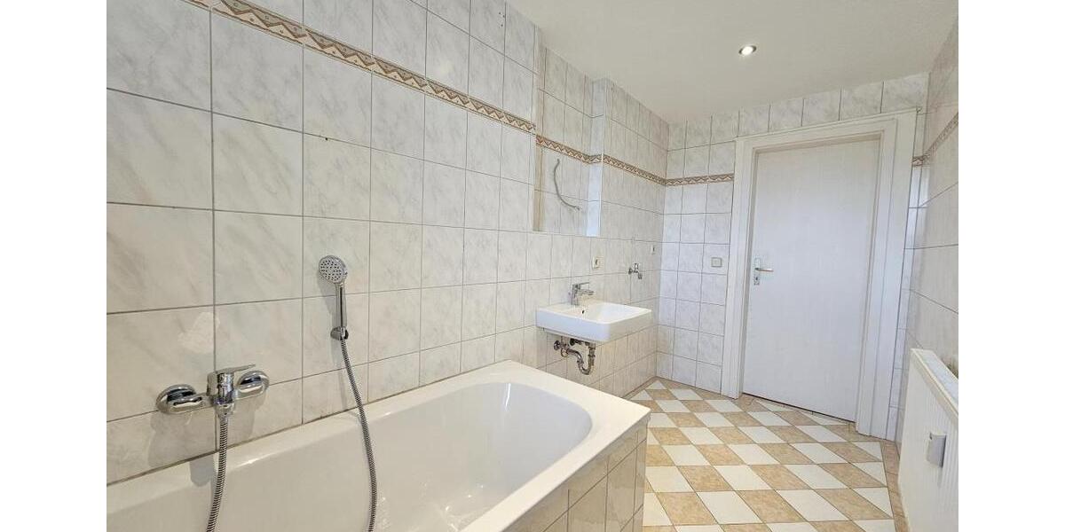 Dachgeschoßwohnung Aue-Bad Schlema Bad Schlema - 3 Zimmer, 84 m&sup2;, 260&euro; | Angebot:26251360