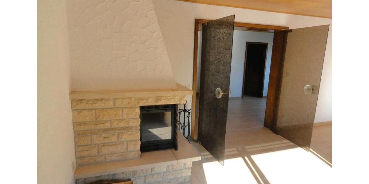 Doppelhaushälfte Tauberbischofsheim - 8 Zimmer, 170 m&sup2;, 1.500&euro; | Angebot:26089087