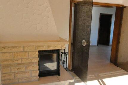 Haus Tauberbischofsheim - 8 Zimmer, 170 m&sup2;, 1.500&euro; | Angebot:26089087