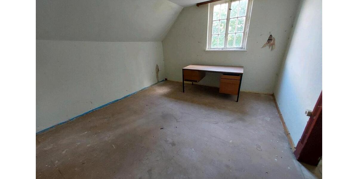 Einfamilienhaus Zetel - 11 Zimmer, 200 m&sup2;, 75.000&euro; | Angebot:26221088