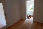 Freistehender Altbau mit Innenhof und Garten