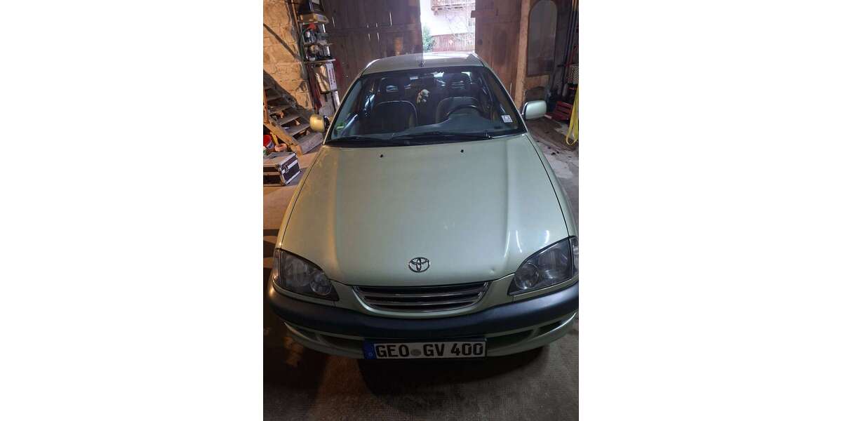 Toyota Avensis 140.000 km 2.350 &euro; Michelau im Steigerwald 97513