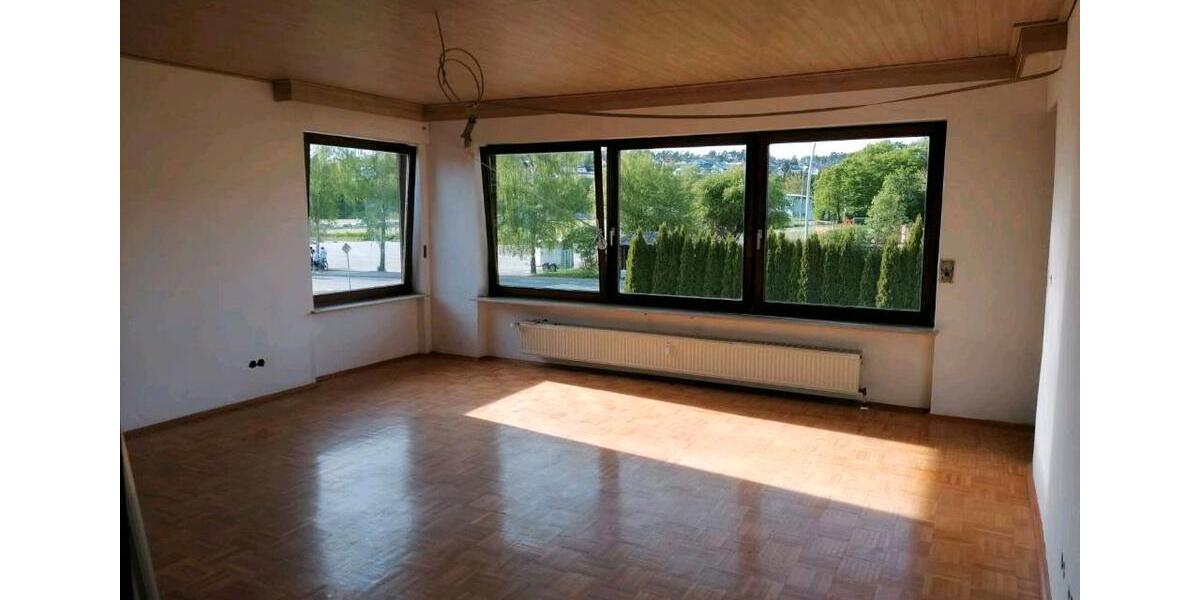Etagenwohnung Buchen (Odenwald) - 4 Zimmer, 130 m&sup2;, 1.400&euro; | Angebot:26039053