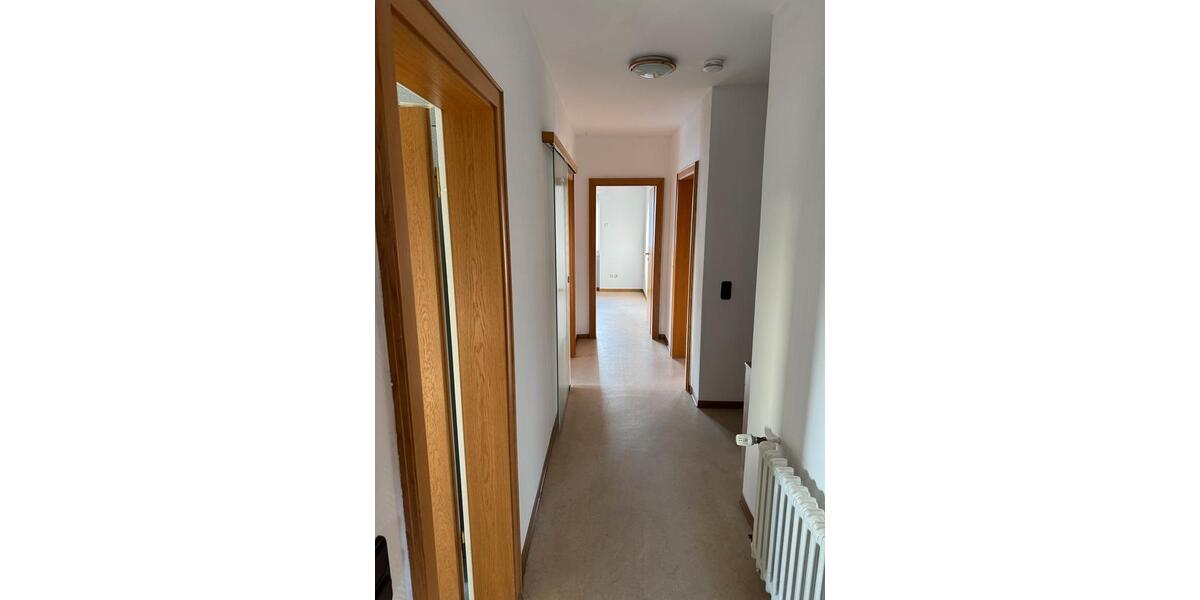 Etagenwohnung Lollar - 6 Zimmer, 135 m&sup2;, 1.150&euro; | Angebot:26349851