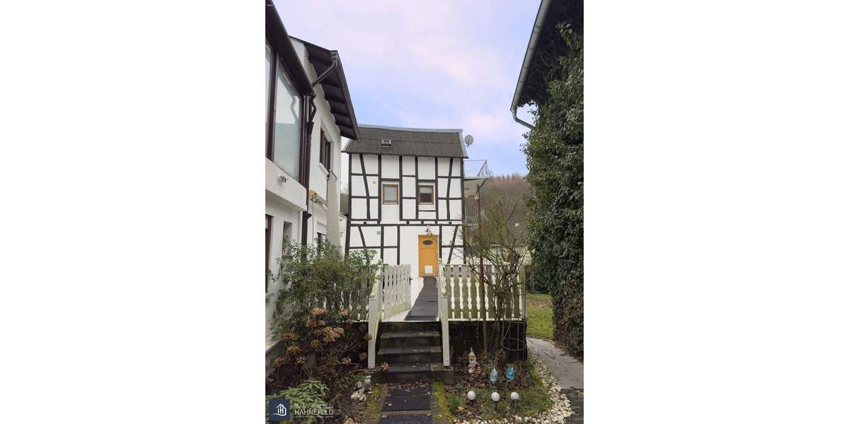 Vielseitiges Wohnensemble mit genehmigter Zusatzwohneinheit. Ländliche Ruhe inklusive 7 zimmer