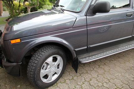 Lada Urban 17.800 km 12.500 &euro; Odenthal 51519