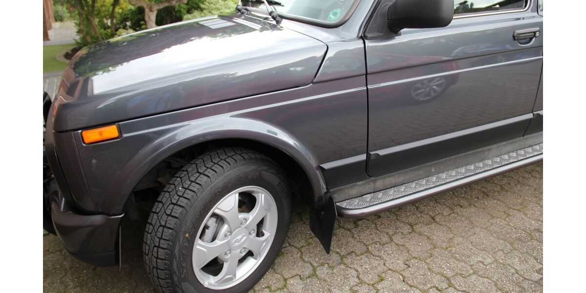 Lada Urban 17.800 km 12.500 &euro; Odenthal 51519