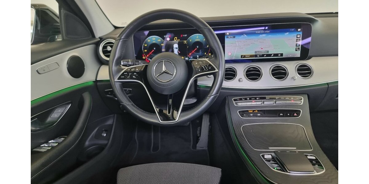 Mercedes-Benz E 220 d Avantgarde LED ACC AHK Kamera Widescreen 79.800 km 32.500 &euro; Garrel 49681