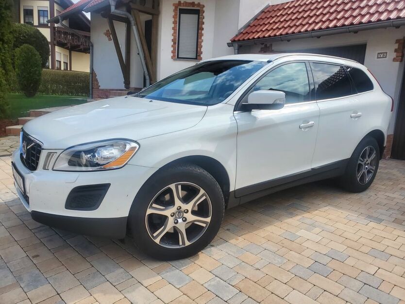 Volvo XC60 173.000 km 12.500 € Gera 07554