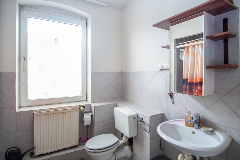 Handwerker aufgepasst! - Zentral gelegenes Mehrfamilienhaus mit Ausbaupotential 7 zimmer