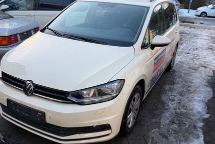 VW Touran 283.274 km 7.750 &euro; Hamburg 22043