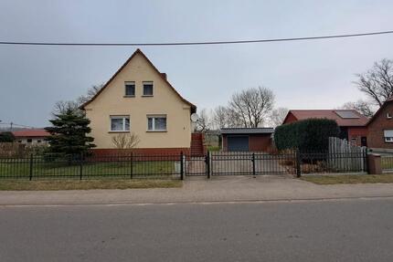 Provisionsfrei: gepflegtes 4-Zimmer Haus mit großer Garage