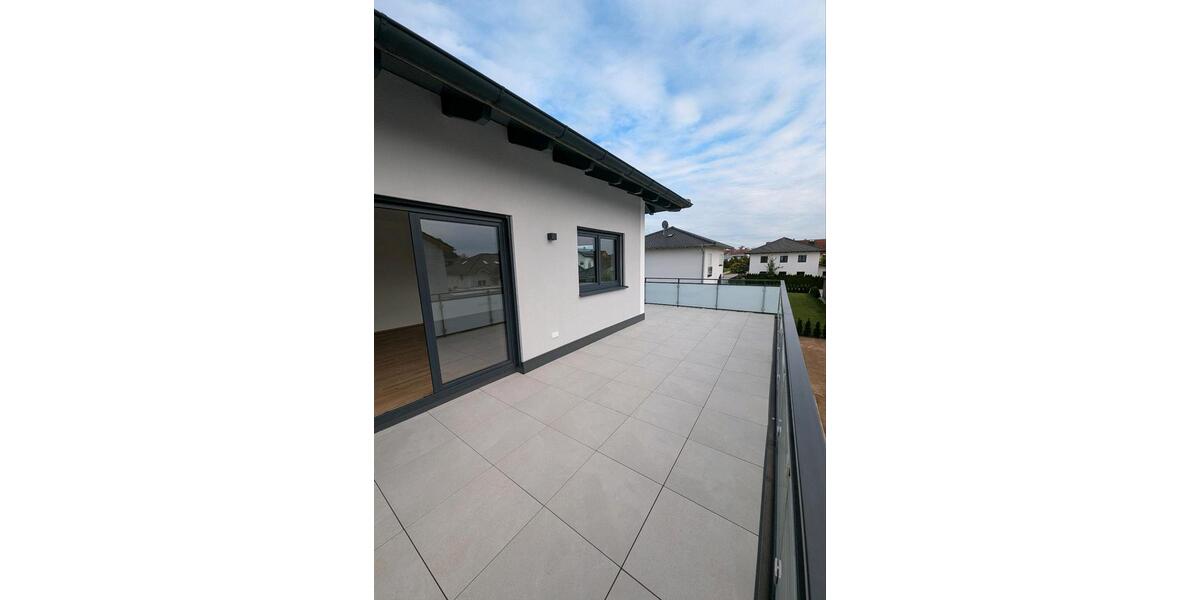 Erstbezug-Wohnung in Neu-Zweifamilienhaus 3 zimmer