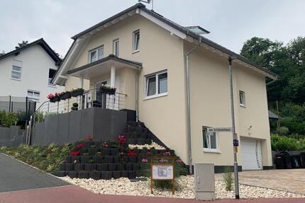 Haus Butzbach - 7 Zimmer, 175 m&sup2;, 799.000&euro; | Angebot:25172911