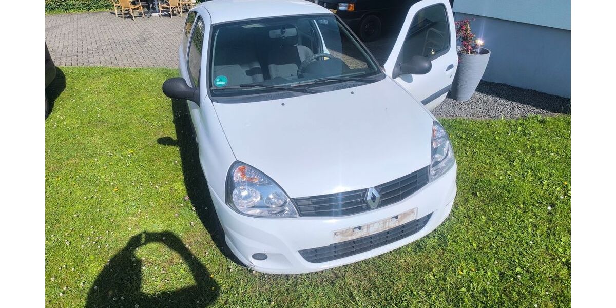 Renault Clio 127.000 km 3.990 &euro; Hellenthal 53940
