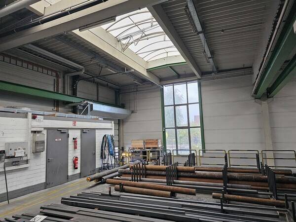 Gewerbeimmoblie mit Hallen- und Büroflächen zimmer