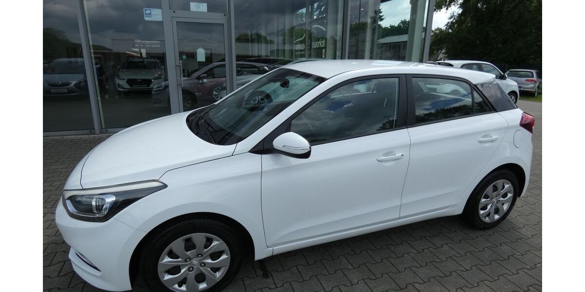 Hyundai i20 102.000 km 7.490 &euro; Bergkamen 59192